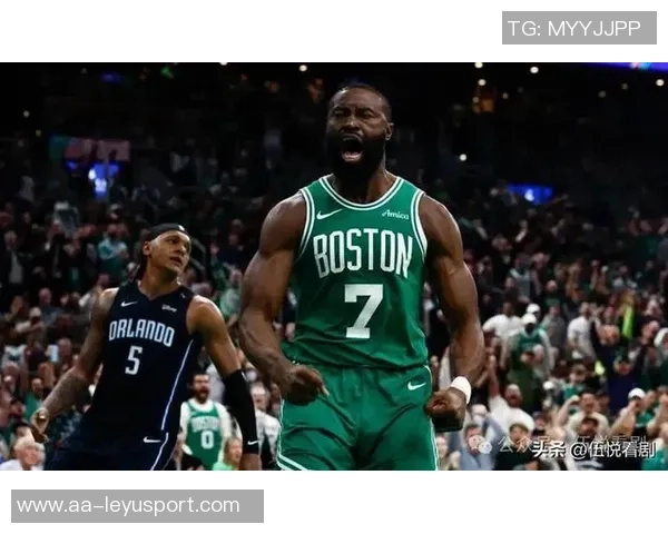 杰伦布朗为何只穿一边袖子想要改变自己的气场与风格